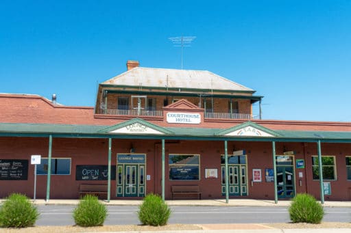Corryong Courthouse Hotel
